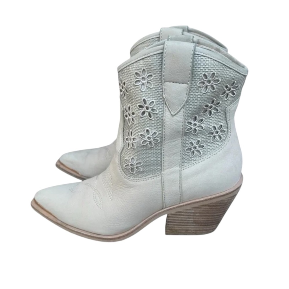 Dolce Vita Nashe Leather Floral eyelet  western styles Ankle Boot. SZ. 7.5